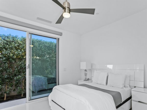 Palm Springs Home 990921
