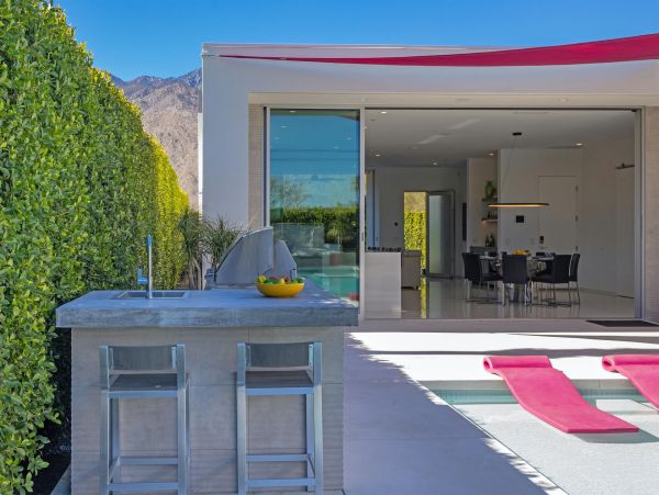 Palm Springs Home 990921