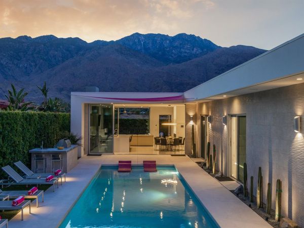 Palm Springs Home 990921