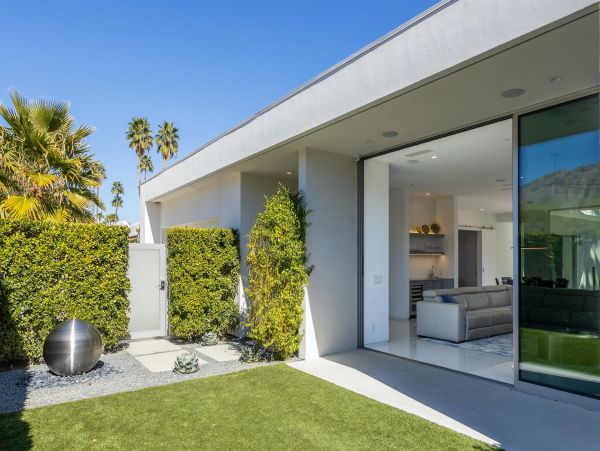 Palm Springs Home 990921