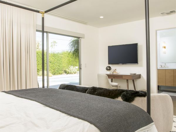 Palm Springs Home 990922