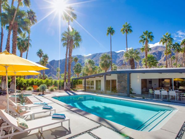 Palm Springs Home 990923