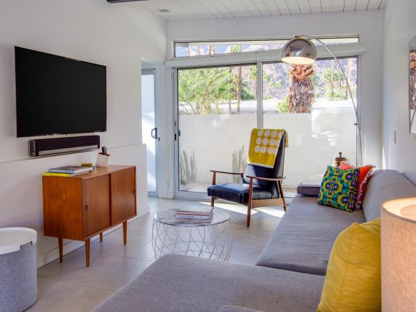 Palm Springs Home 990923