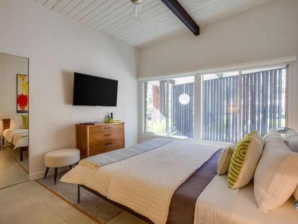 Palm Springs Home 990923
