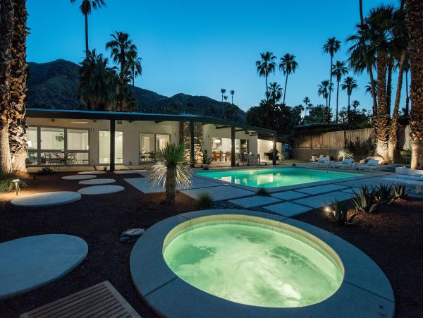 Palm Springs Home 990923