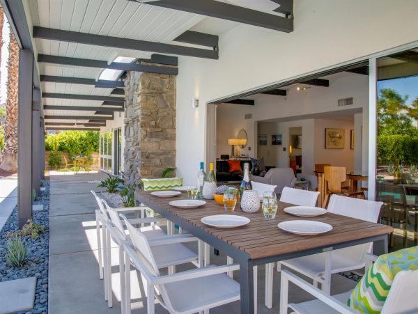 Palm Springs Home 990923