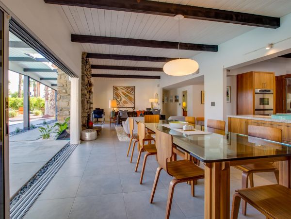 Palm Springs Home 990923