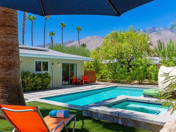 Palm Springs Home 990924