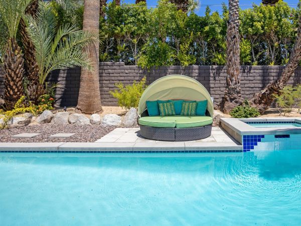 Palm Springs Home 990924