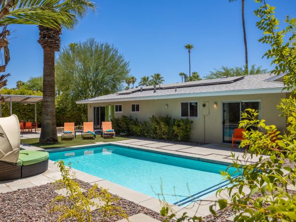 Palm Springs Home 990924