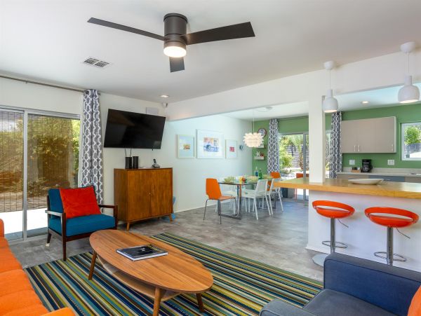 Palm Springs Home 990924