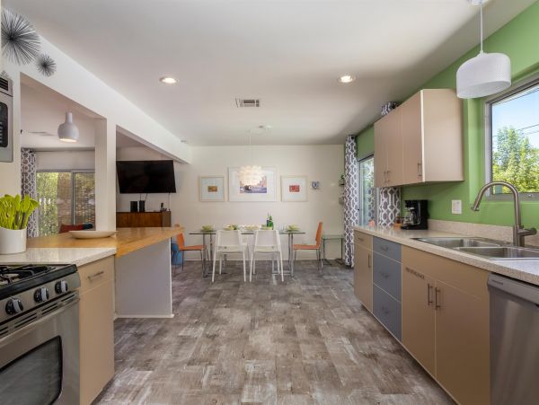 Palm Springs Home 990924