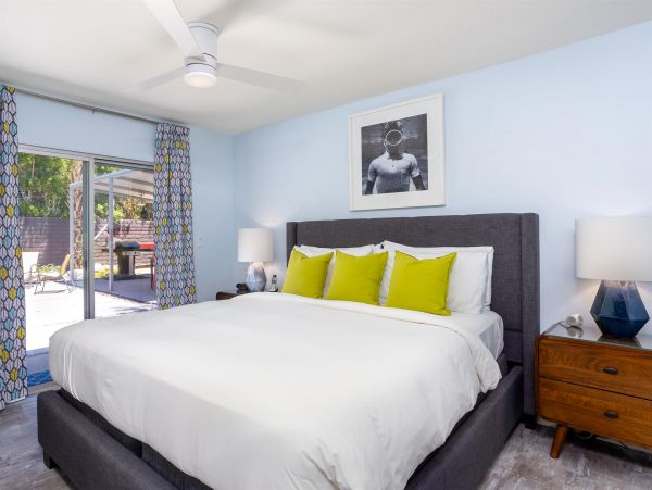 Palm Springs Home 990924