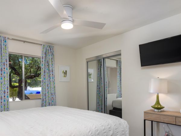 Palm Springs Home 990924