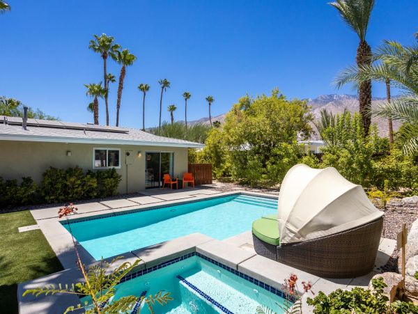 Palm Springs Home 990924