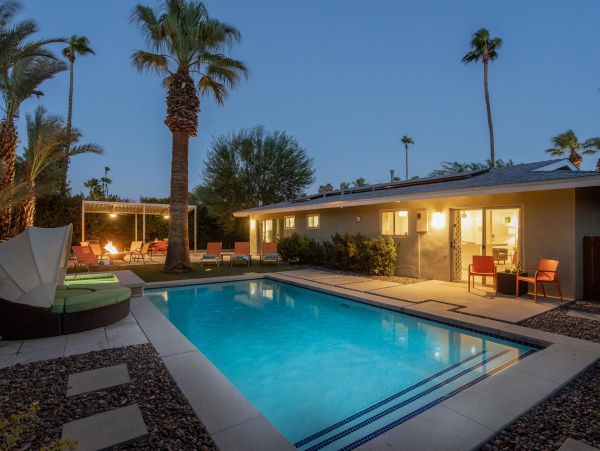 Palm Springs Home 990924