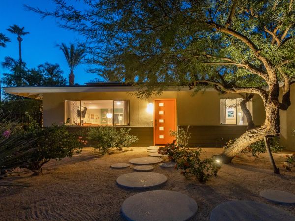 Palm Springs Home 990924