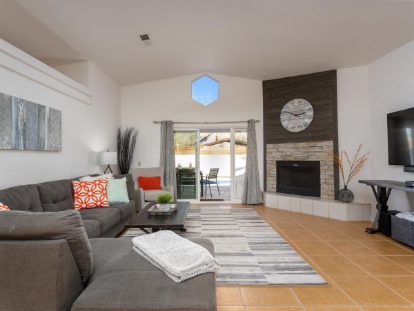 Palm Springs Home 990927