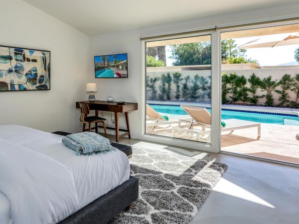 Palm Springs Home 990928