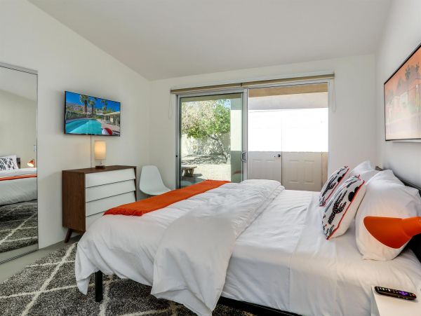Palm Springs Home 990928