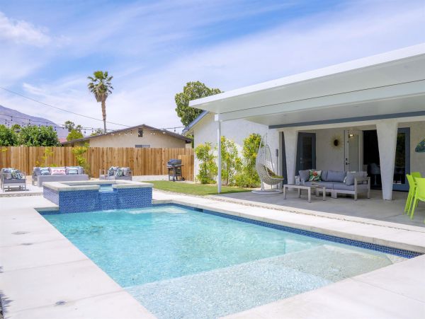 Palm Springs Home 990930
