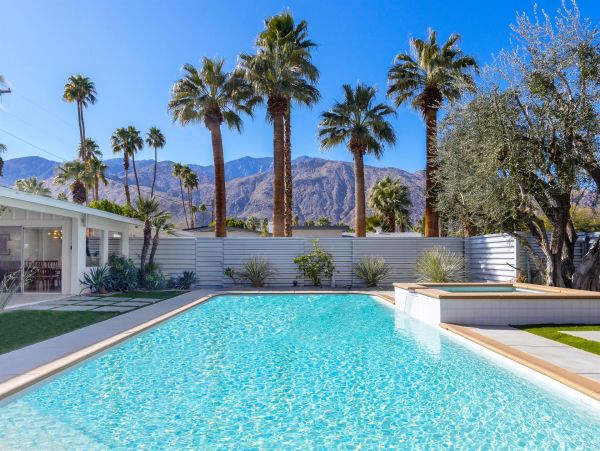 Palm Spring 3 Bedroom Home with Private Pool Sleeps 6