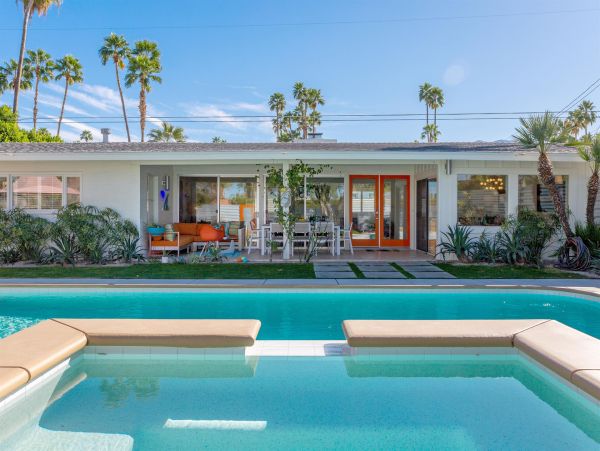 Palm Spring 3 Bedroom Home with Private Pool Sleeps 6