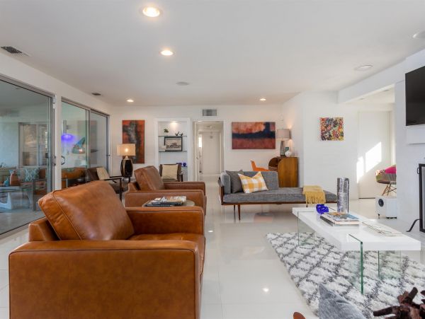 Palm Spring 3 Bedroom Home with Private Pool Sleeps 6