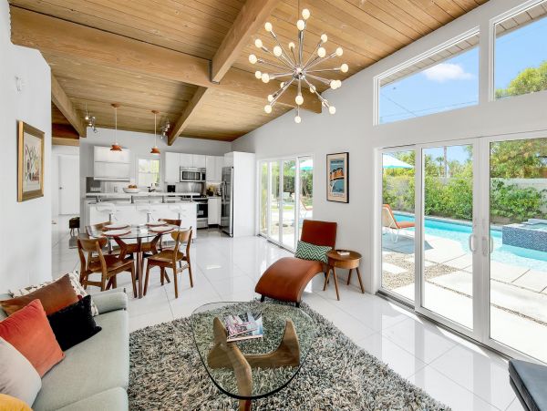 Palm Springs Home 990937