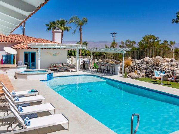 Resort Style Pool Home In Palms Springs