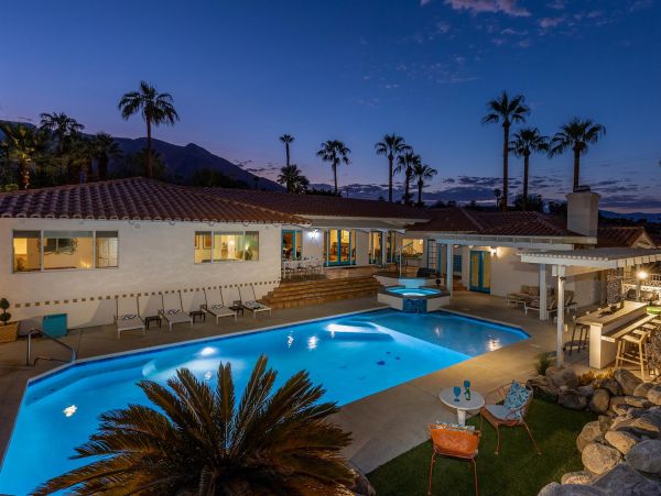 Resort Style Pool Home In Palms Springs