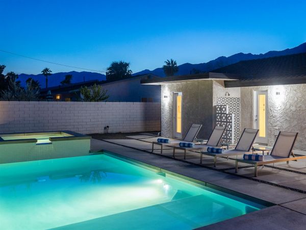 Palm Springs Home 990943