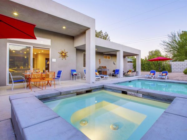 Modern 4 Bedrooms Luxury Home With Mountain Views