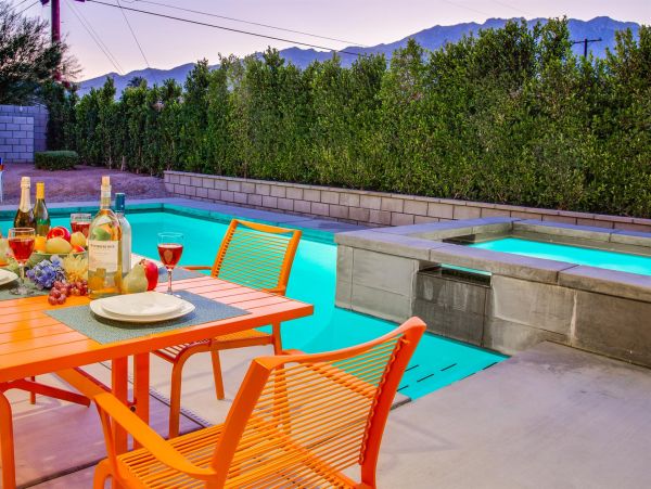 Modern 4 Bedrooms Luxury Home With Mountain Views