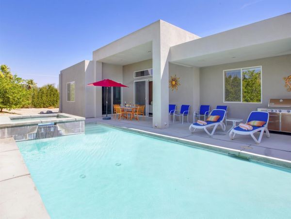 Modern 4 Bedrooms Luxury Home With Mountain Views
