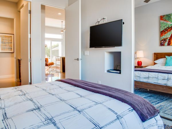 Modern 4 Bedrooms Luxury Home With Mountain Views