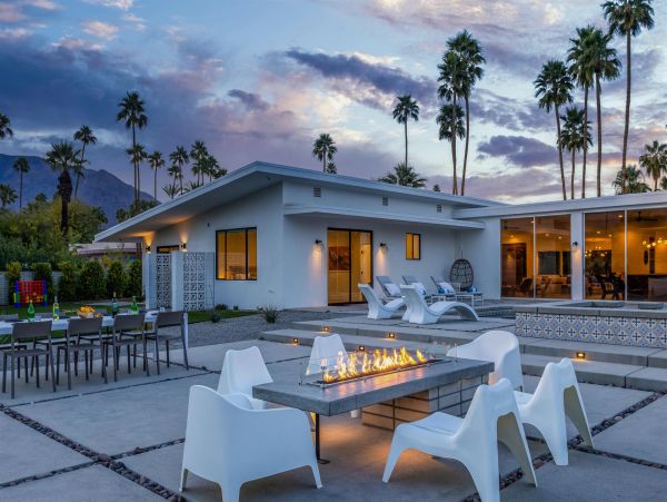 Spectacular Gated Luxury Estate with 6 Bedrooms in Palm Springs