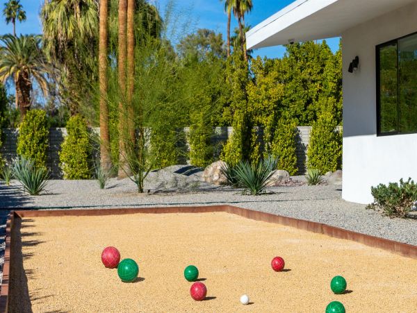 Spectacular Gated Luxury Estate with 6 Bedrooms in Palm Springs