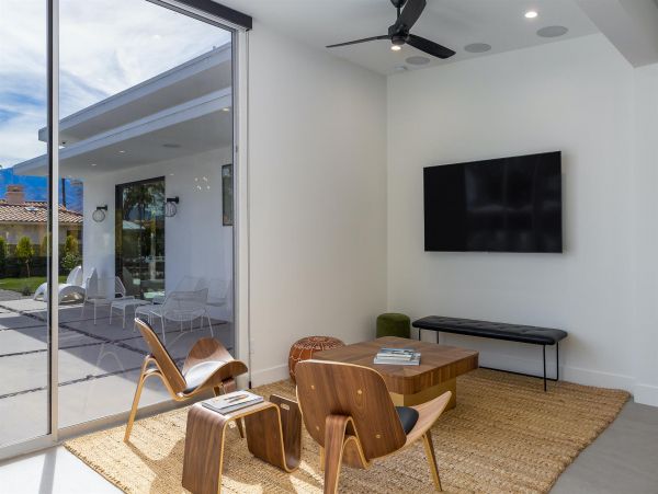 Spectacular Gated Luxury Estate with 6 Bedrooms in Palm Springs