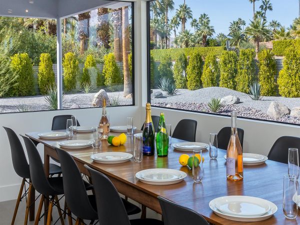 Spectacular Gated Luxury Estate with 6 Bedrooms in Palm Springs