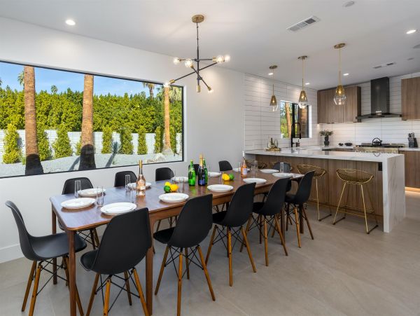 Spectacular Gated Luxury Estate with 6 Bedrooms in Palm Springs