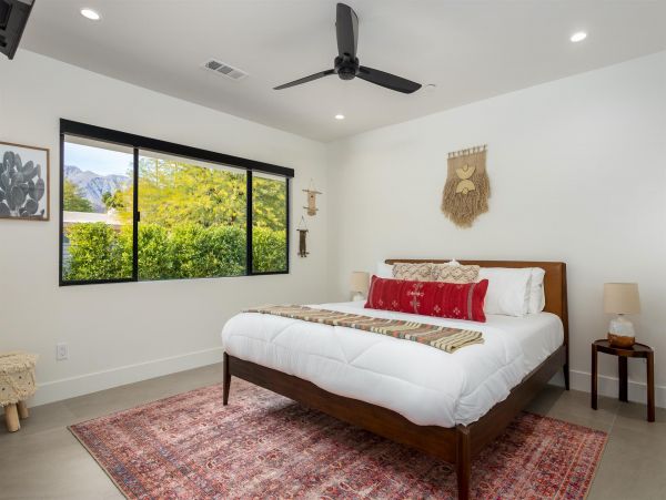 Spectacular Gated Luxury Estate with 6 Bedrooms in Palm Springs