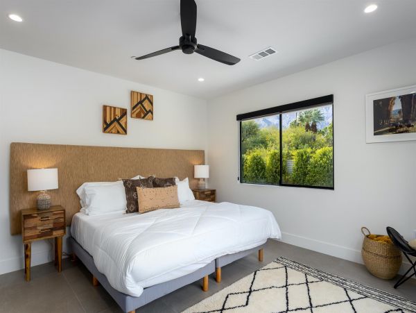 Spectacular Gated Luxury Estate with 6 Bedrooms in Palm Springs