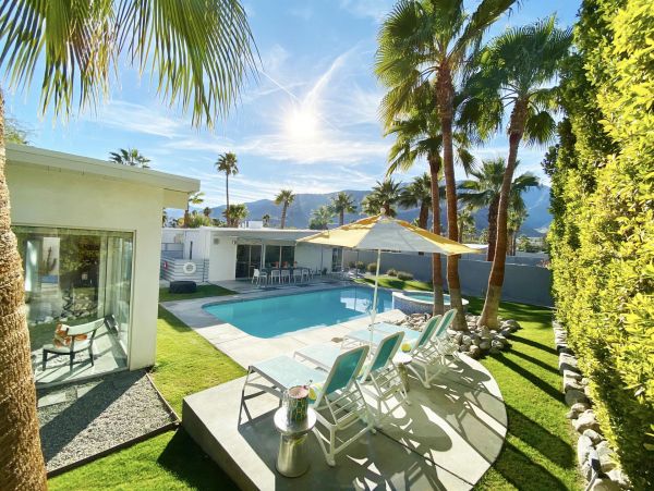Palm Springs Home 990979