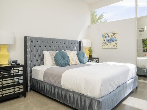 Palm Springs Home 990979