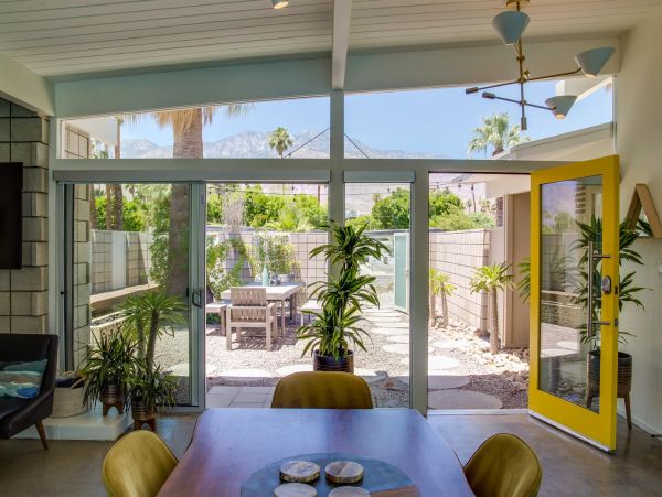 Palm Springs Home 990984