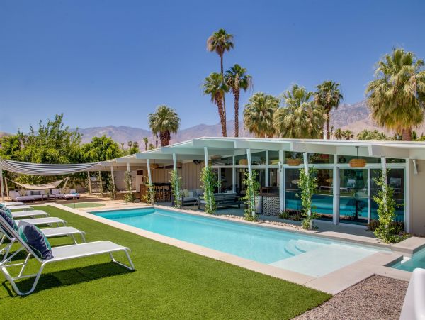Palm Springs Home 990984