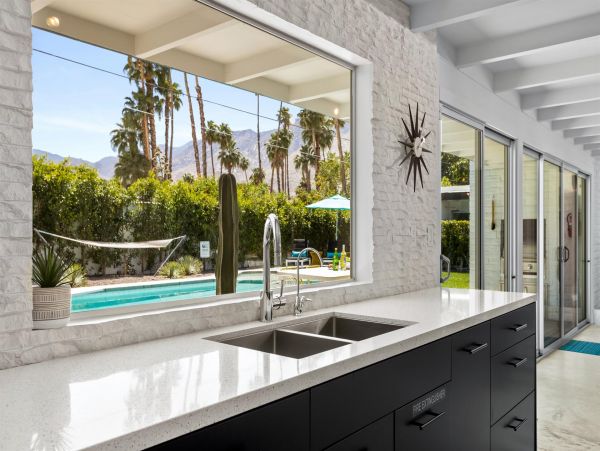 Palm Springs Home 990987