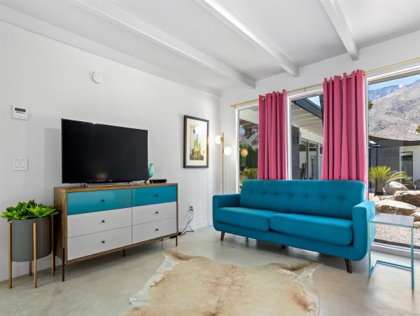 Palm Springs Home 990987