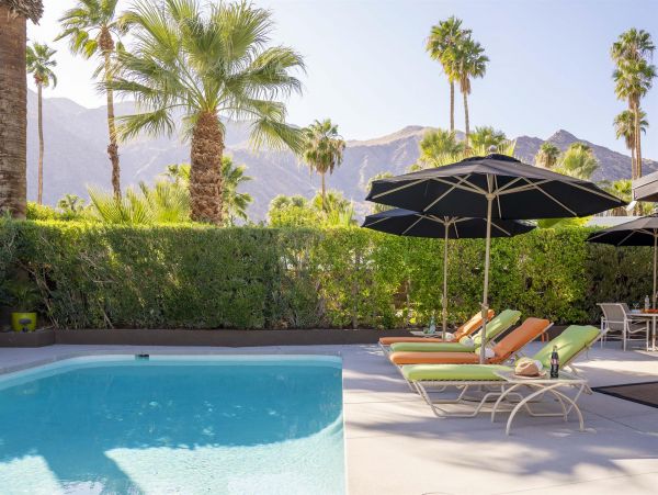 Palm Springs Home 990989